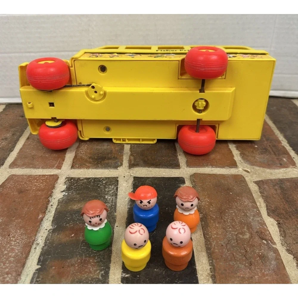 Vintage Fisher-Price Little People Yellow School Bus #192 1984 With 5 People